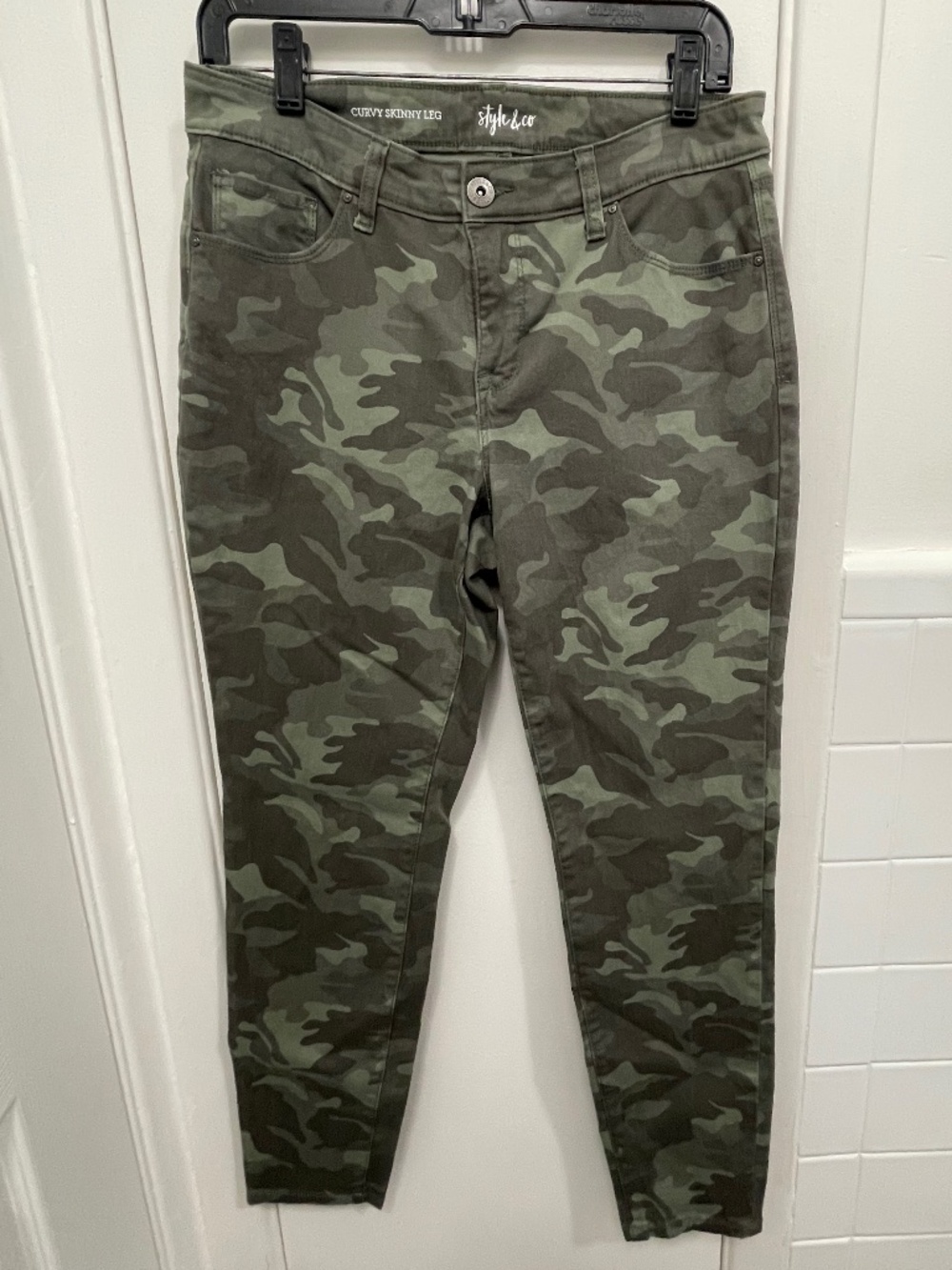 NWOT Style & Co Curvy Skinny Leg Camo Jeans Size 6